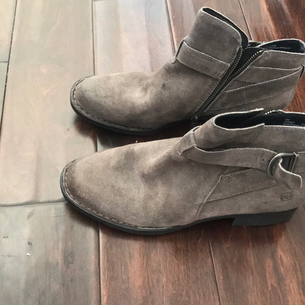 Never worn Born boots. Great color.